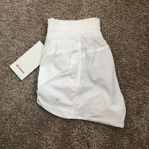Lululemmon Tracker 4” Short
